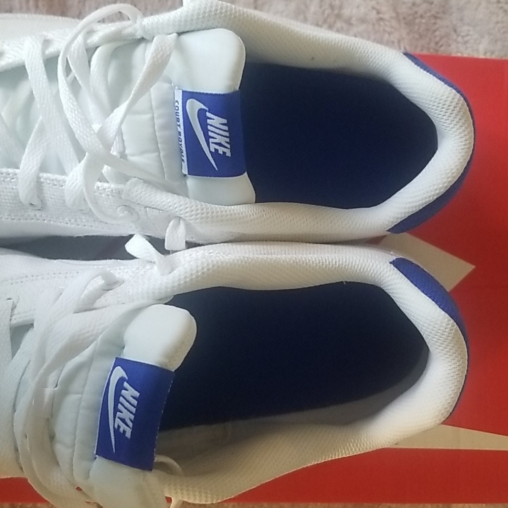 Nike - Picture 4 of 6